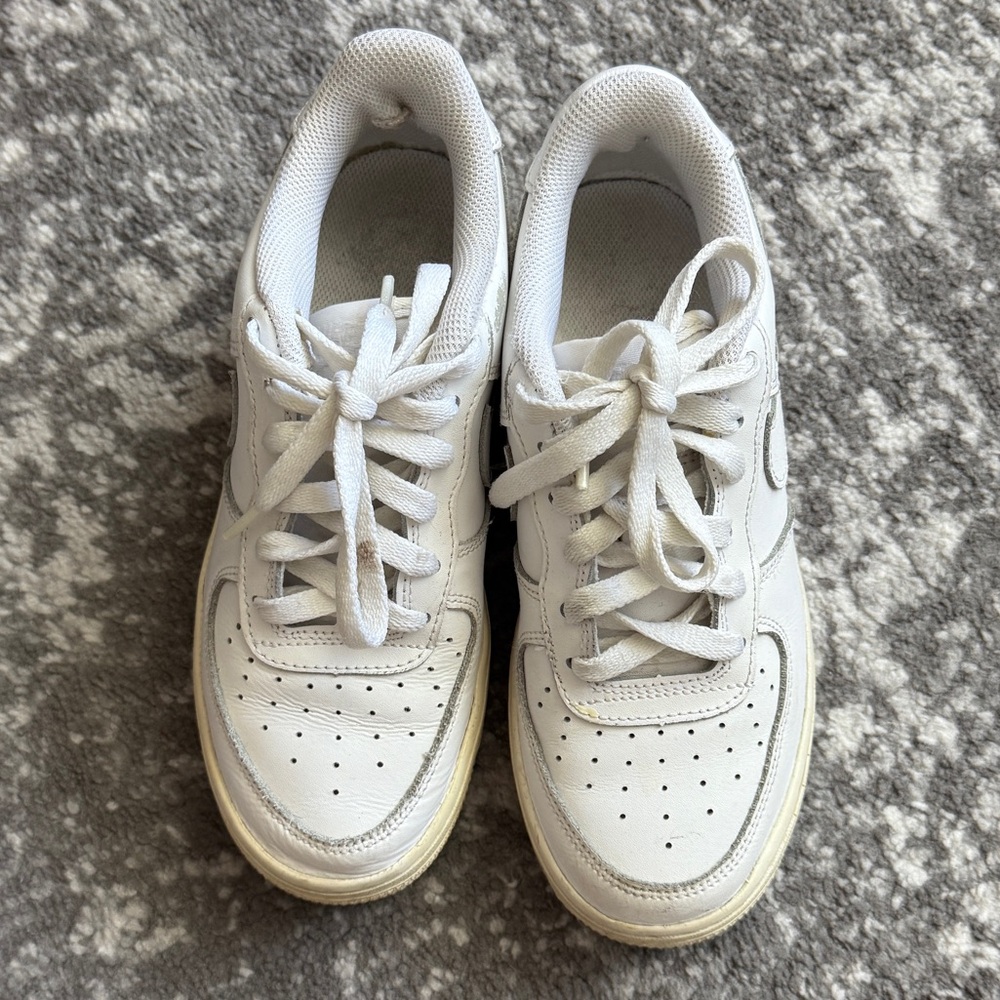 Nike White Air Force 1 Sneakers Size 4.5 Y - Picture 6 of 9